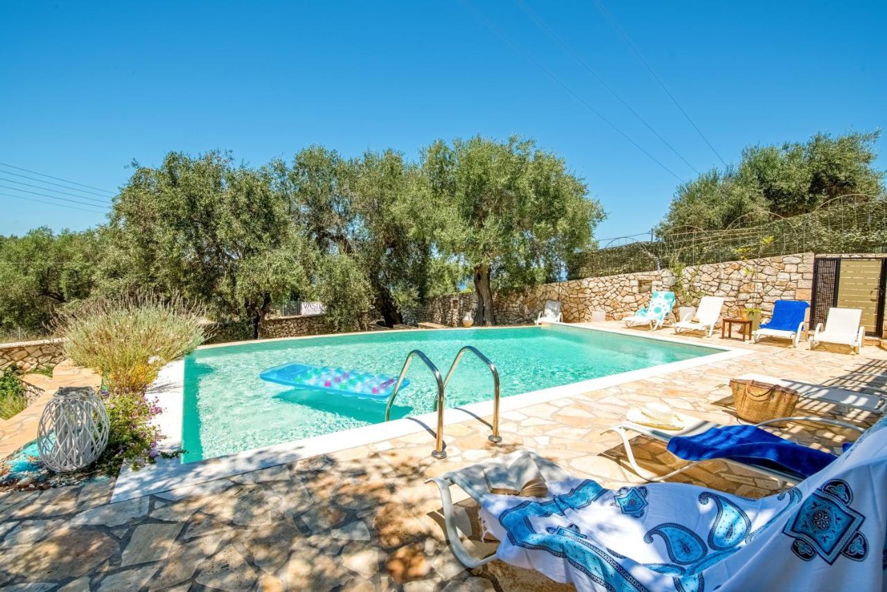 Villa Bougarini Haven Family Villa Rock Pool Oasis Ieromonachos المظهر الخارجي الصورة