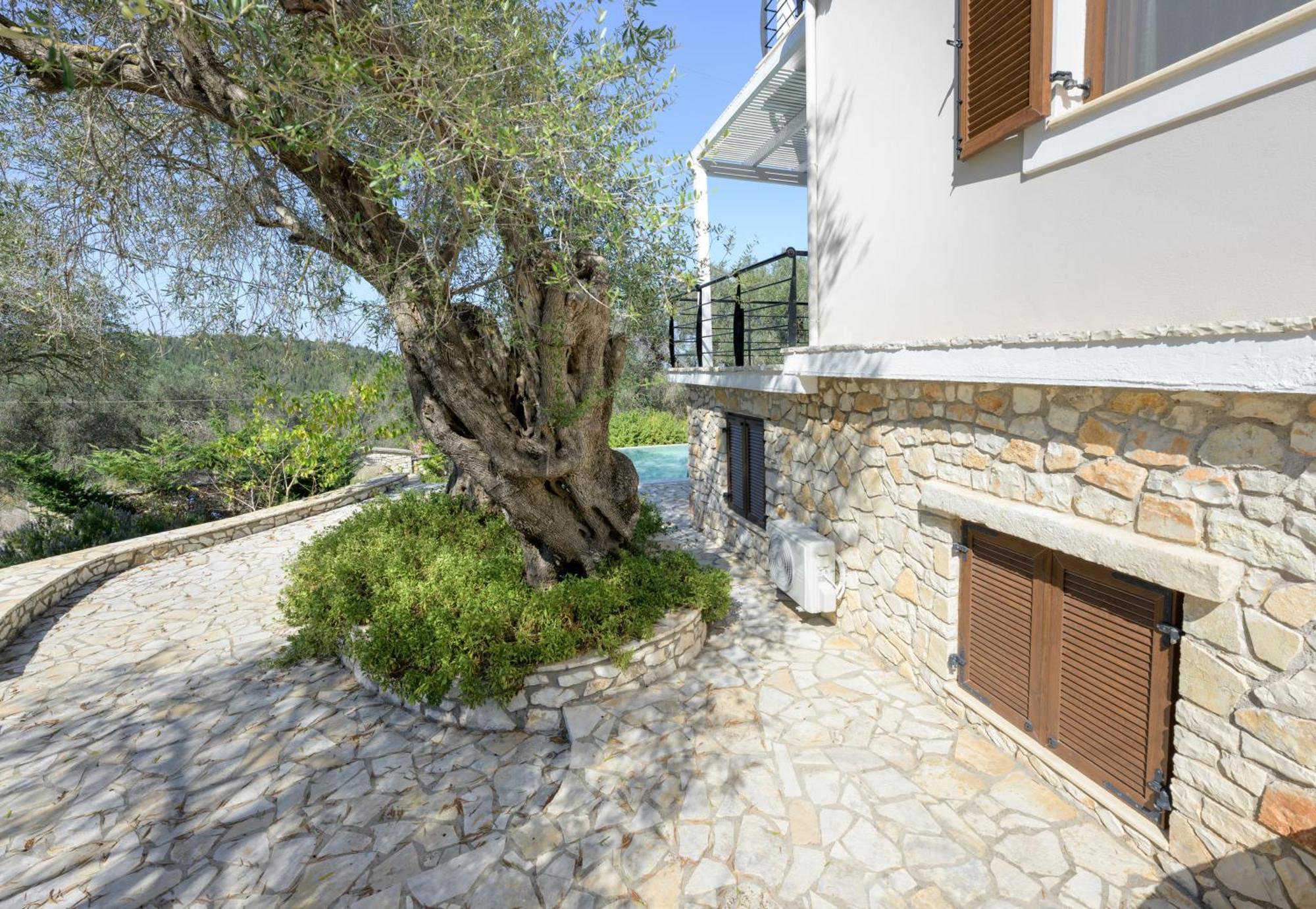 Villa Bougarini Haven Family Villa Rock Pool Oasis Ieromonachos المظهر الخارجي الصورة