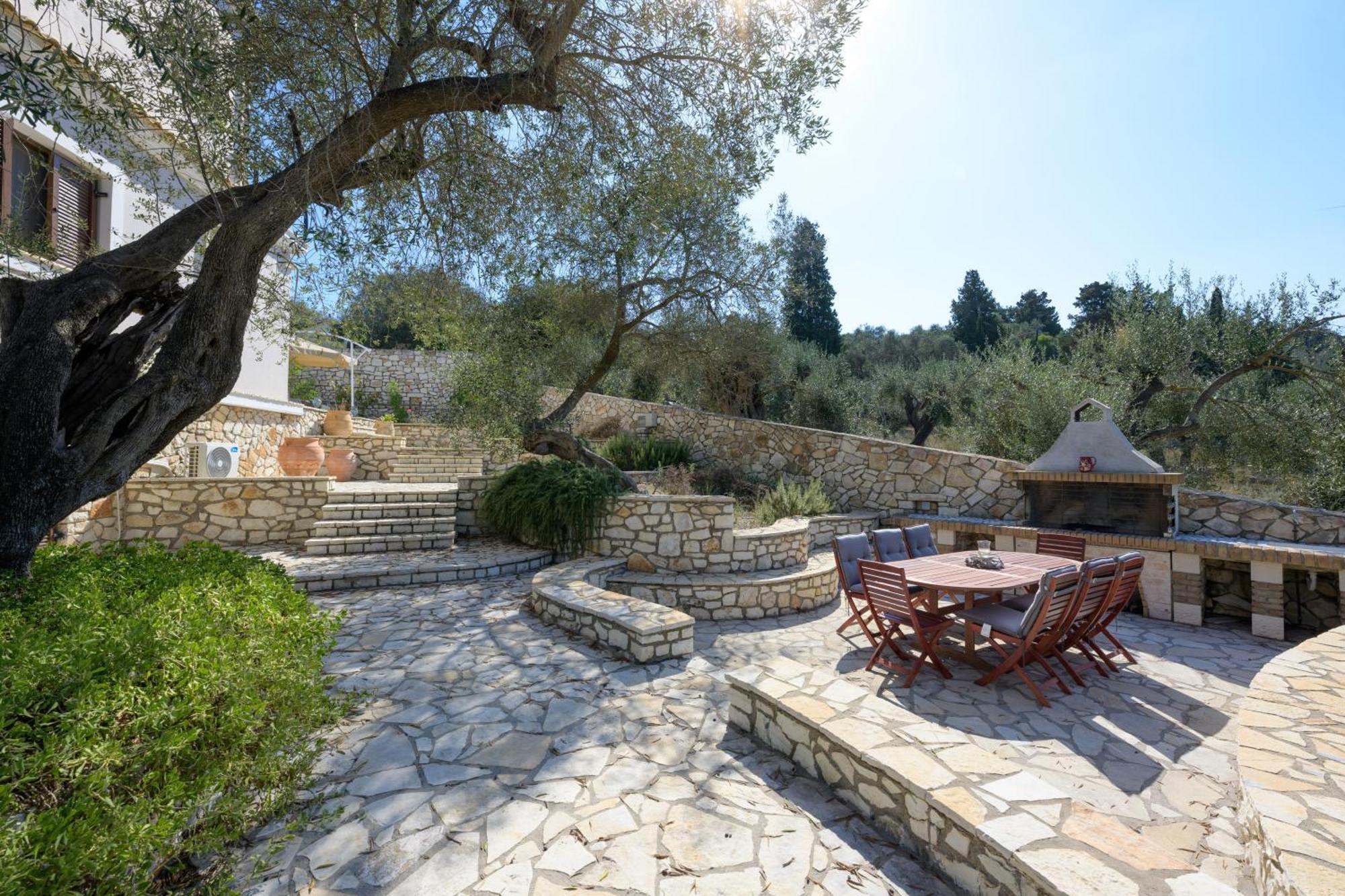 Villa Bougarini Haven Family Villa Rock Pool Oasis Ieromonachos المظهر الخارجي الصورة