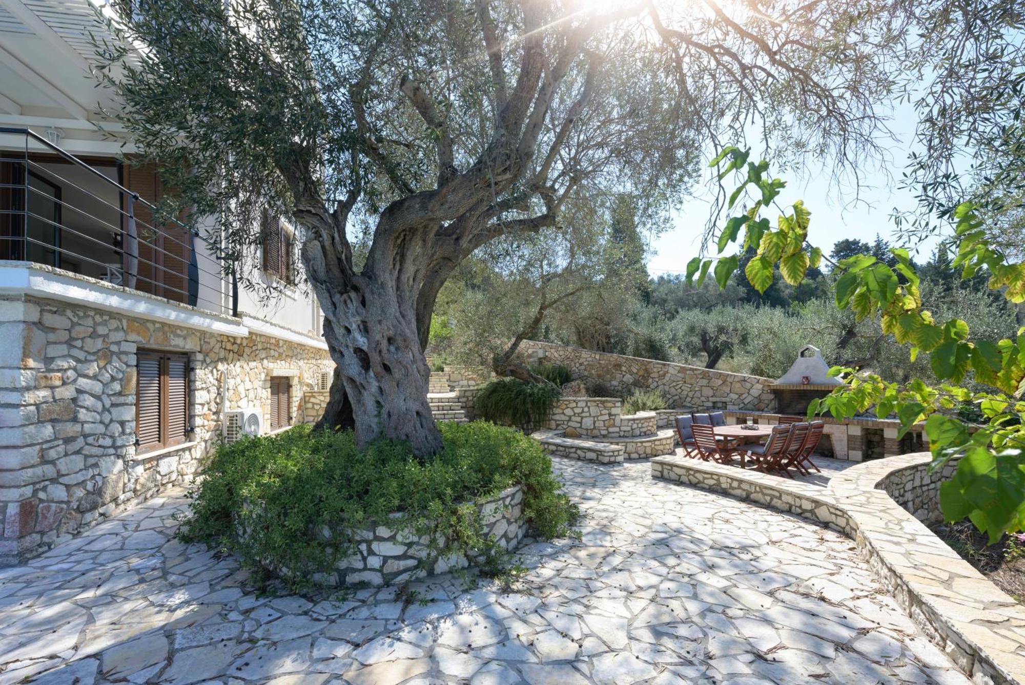 Villa Bougarini Haven Family Villa Rock Pool Oasis Ieromonachos المظهر الخارجي الصورة