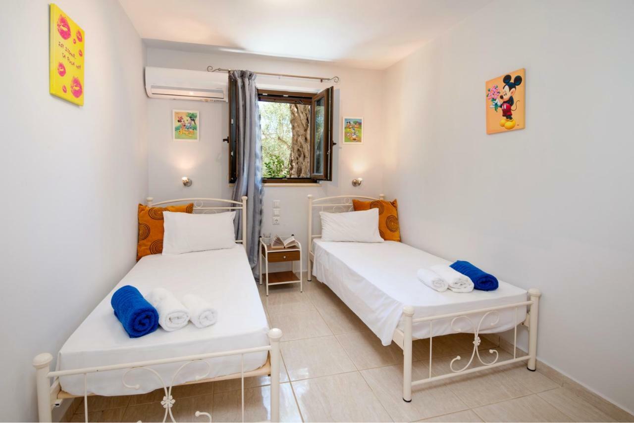 Villa Bougarini Haven Family Villa Rock Pool Oasis Ieromonachos المظهر الخارجي الصورة